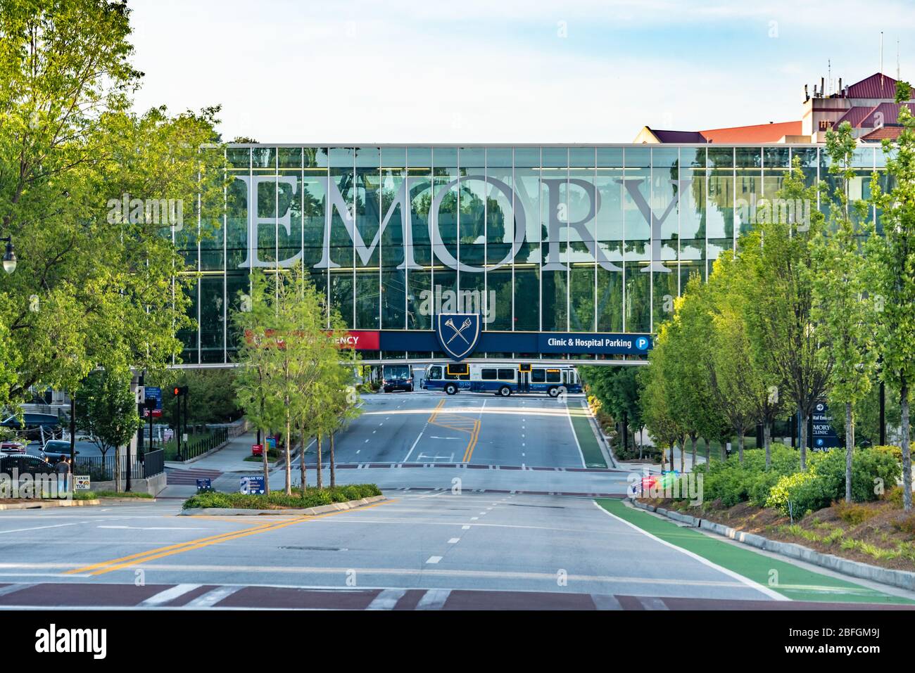 Emory University Hospital pedestrian bridge across Clifton Road in Atlanta, Georgia. (USA) Stock Photo