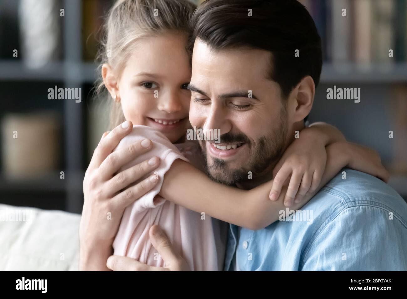 Close father daughter bond hi res stock photography and images Alamy Close father daughter bond hi res stock photography and images Alamy
