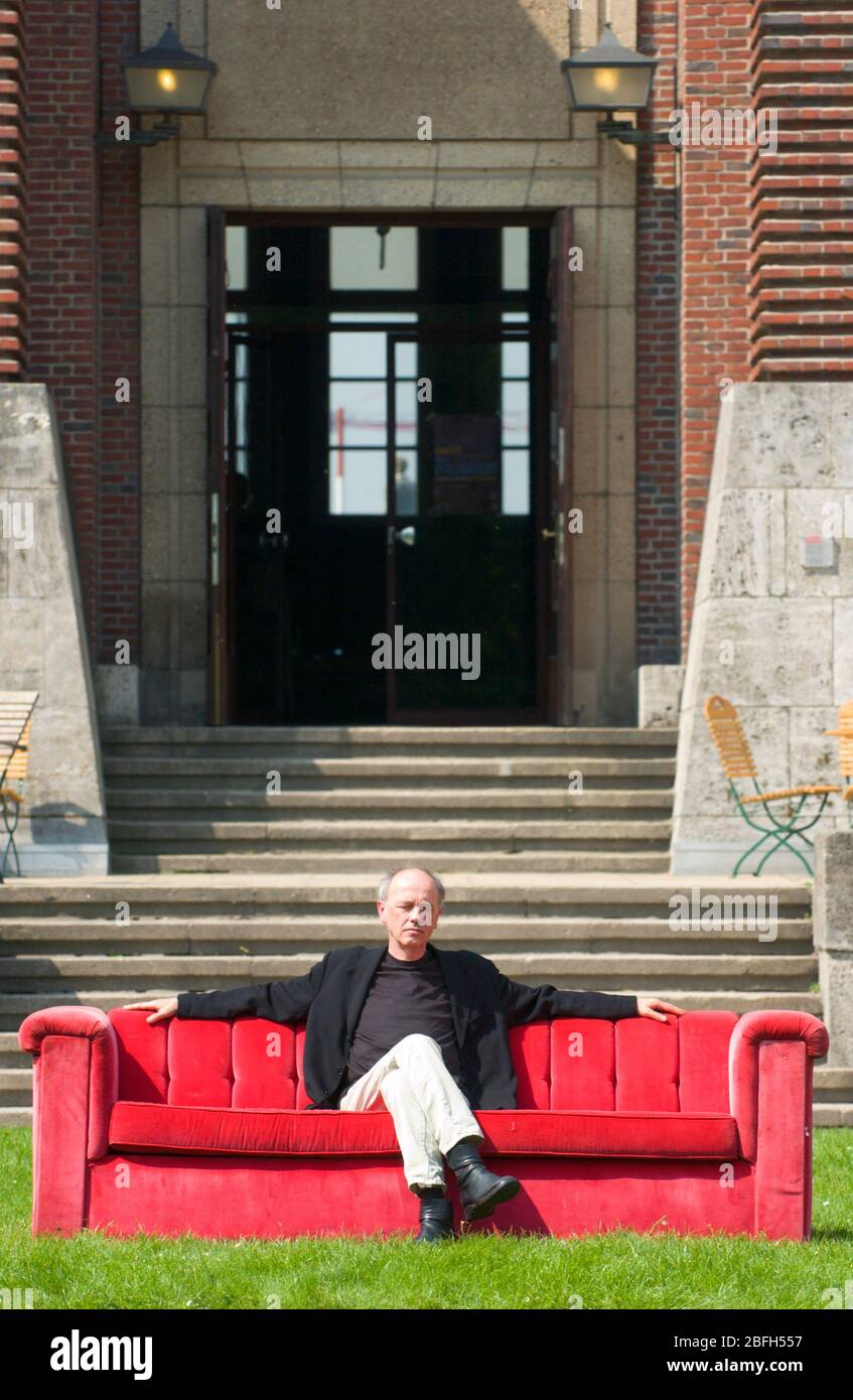 Rote Couch High Resolution Stock Photography And Images Alamy