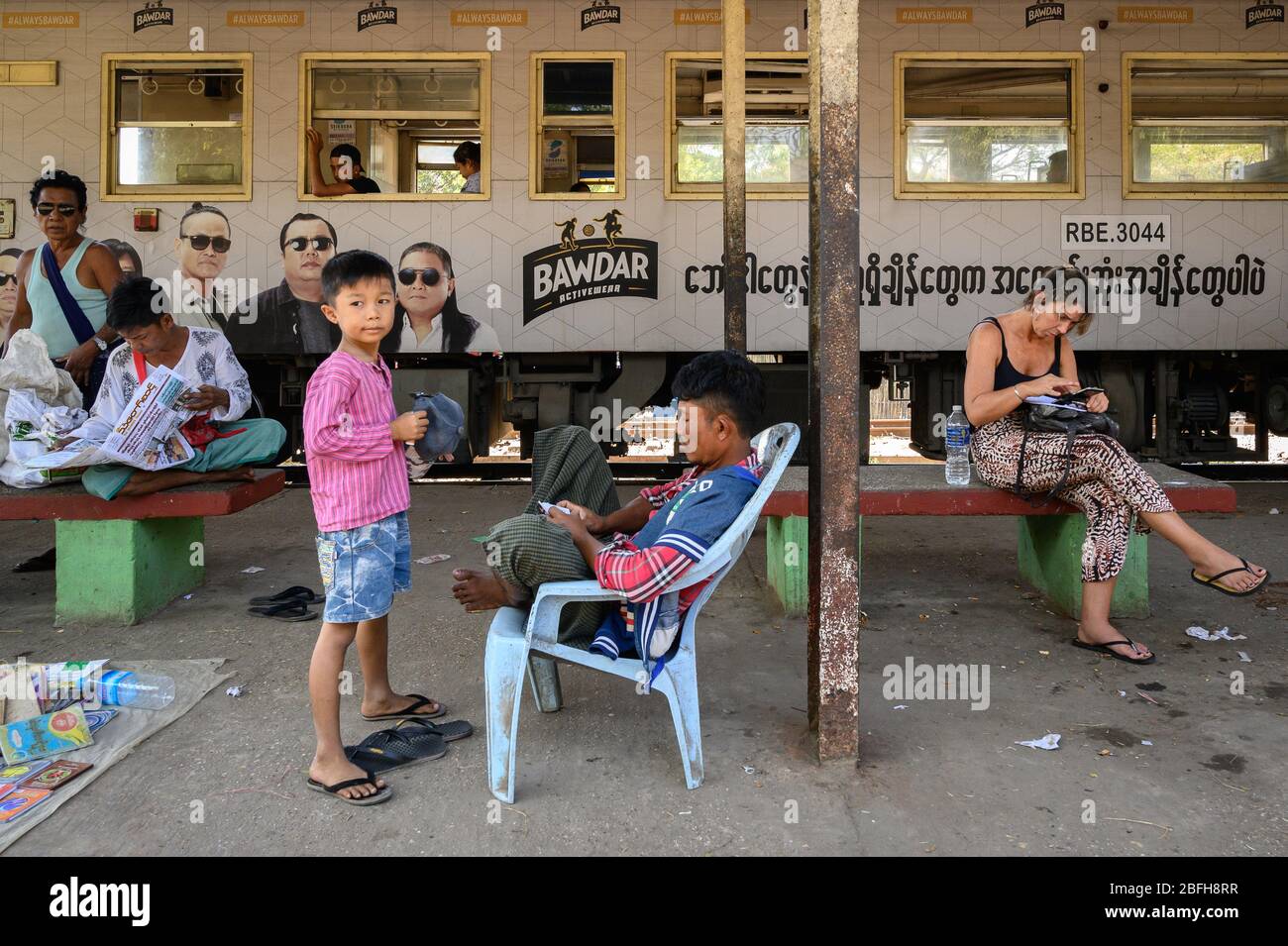 Passengers waiting for the train on the Circle Line at Hlawga Station, Yangon, Myanmar Stock Photo