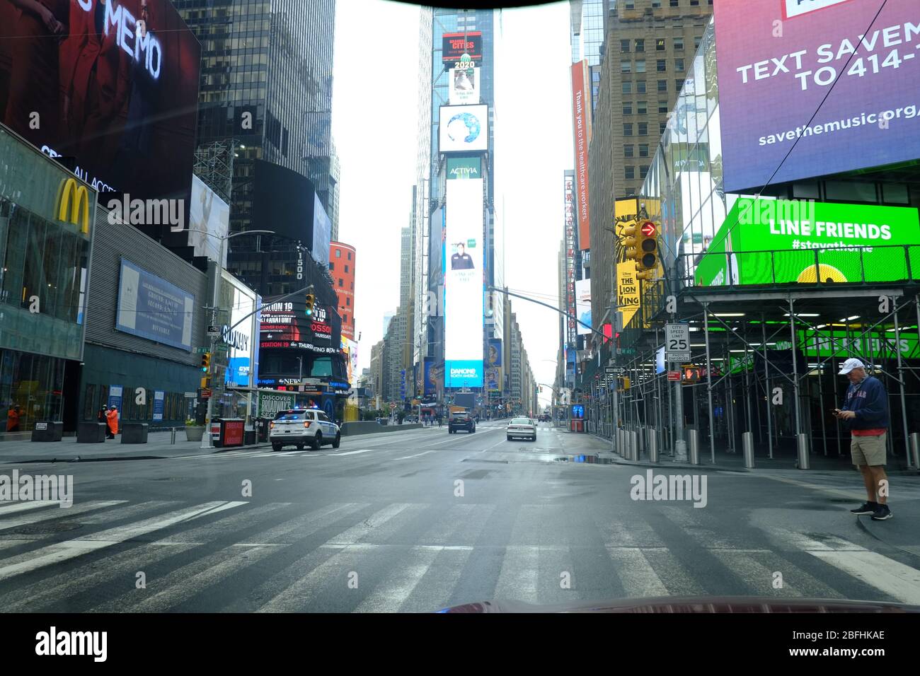 Times square empty coronavirus hi-res stock photography and images - Alamy