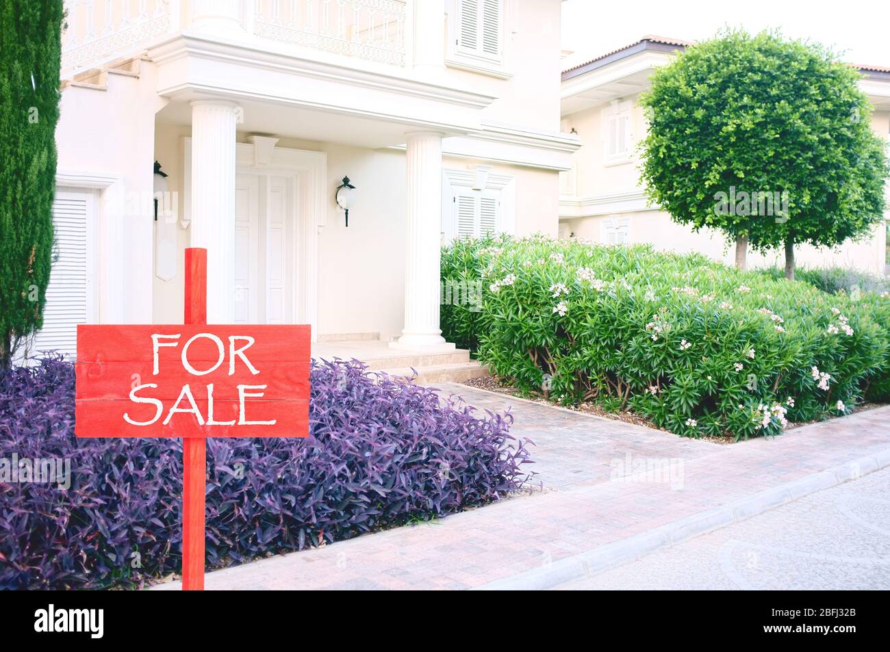 Real estate sign in front of new house for sale Stock Photo - Alamy