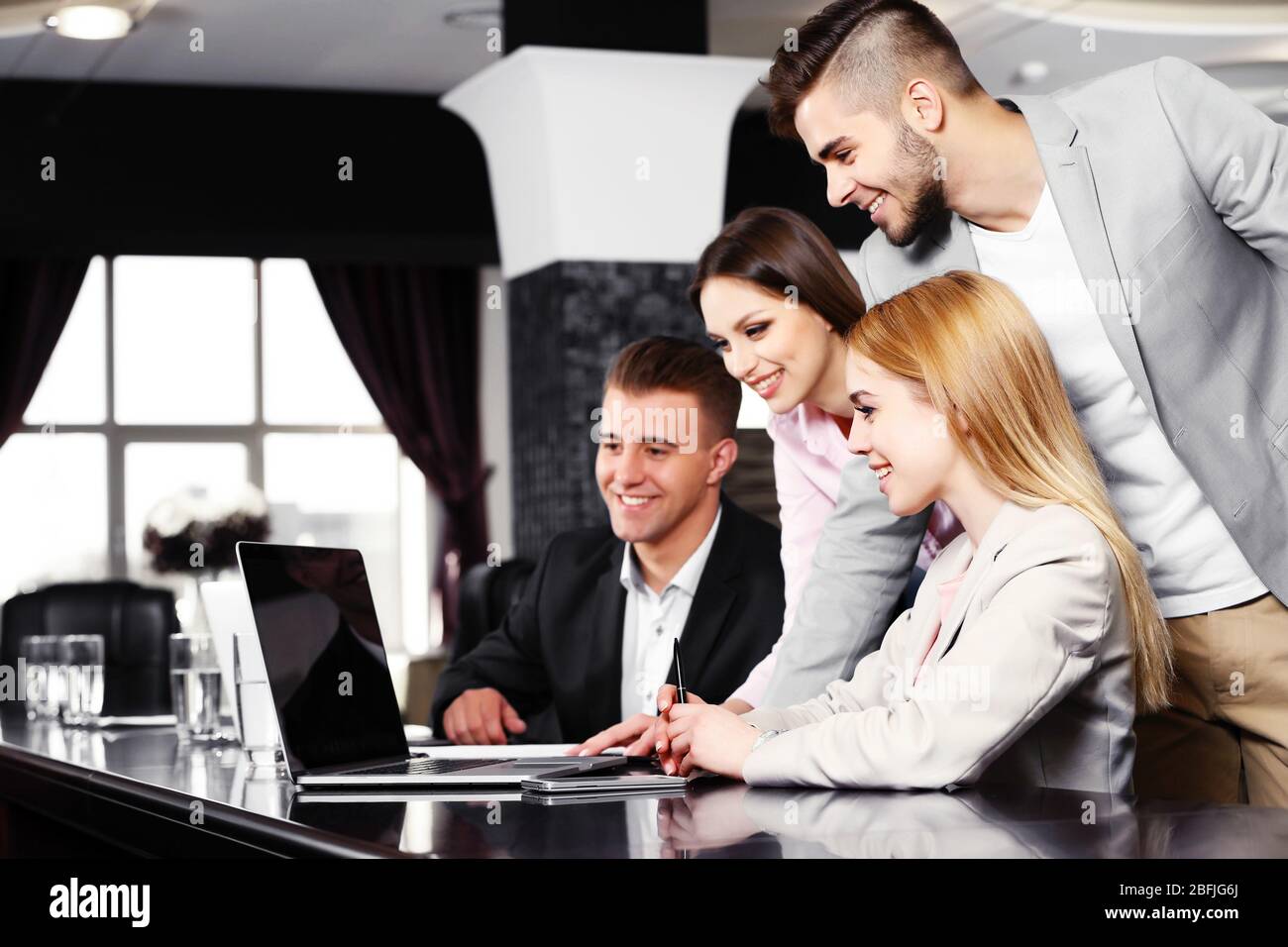 Many people office chairs hi-res stock photography and images - Alamy