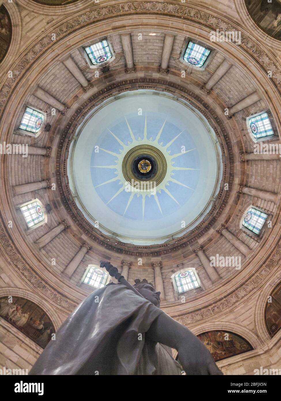 Queen Victoria statue under the dome at Victoria Memorial, Kolkata
