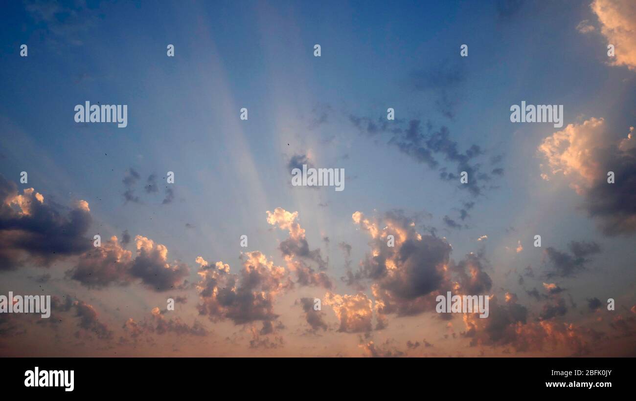 Cloudscape sun light rays hi-res stock photography and images - Alamy