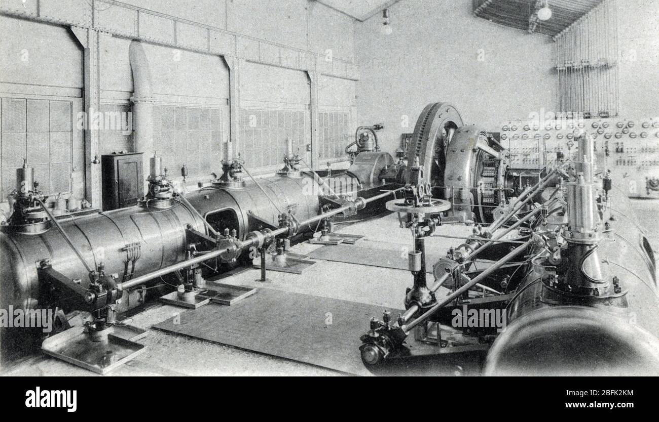 Vue d'une machine a vapeur dans l'usine Michelin a Clermont-ferrand ...