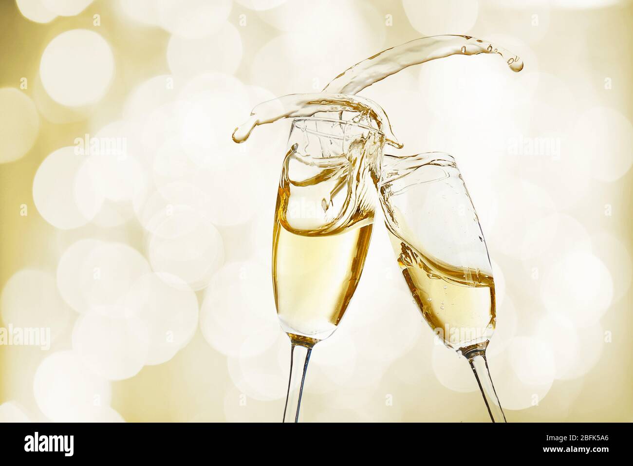 Two glasses champagne sparkles hi-res stock photography and images - Alamy