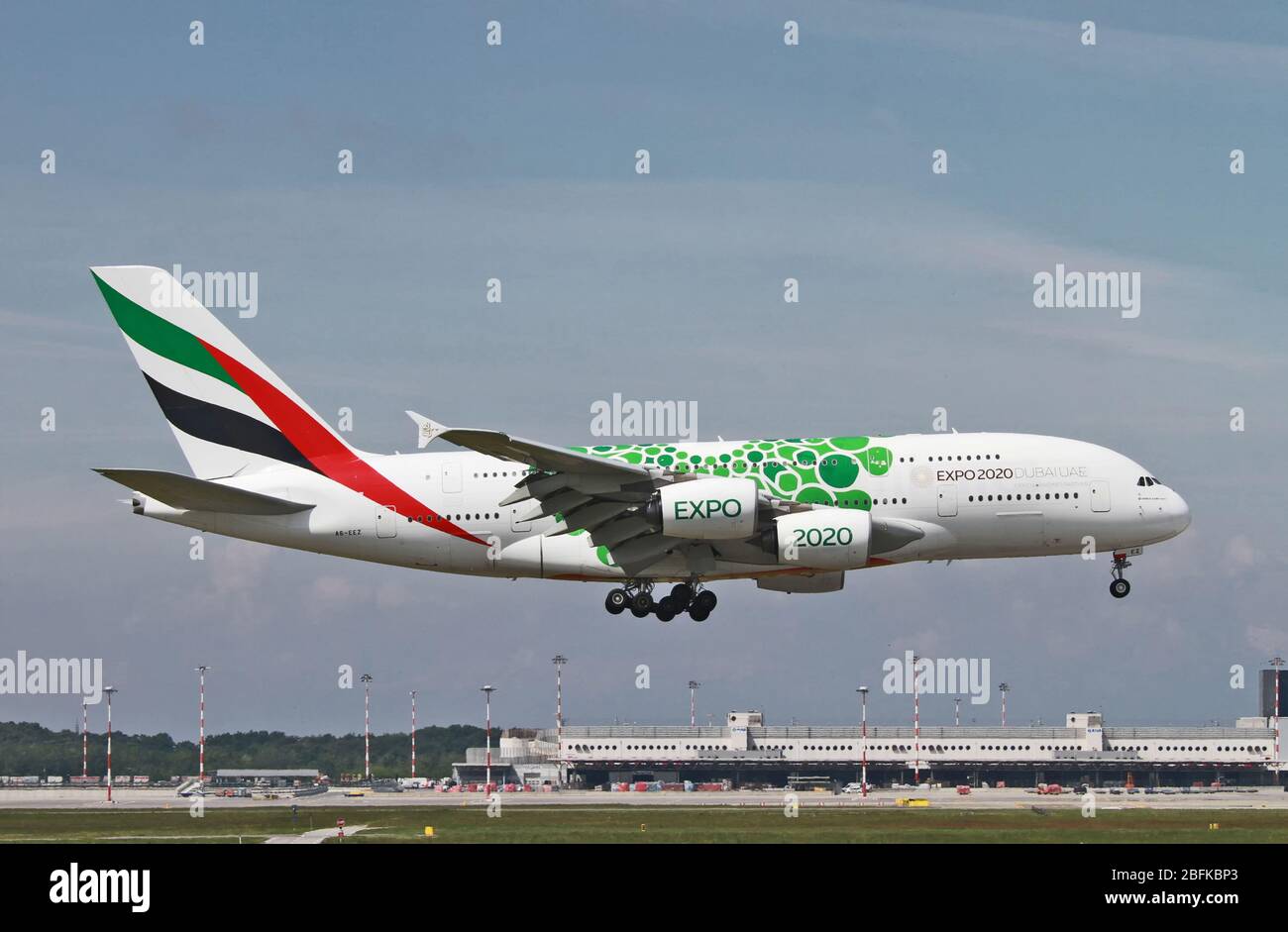 A6-EEZ Emirates Airways Airbus A380-800 at Malpensa (MXP / LIMC), Milan, Italy Stock Photo