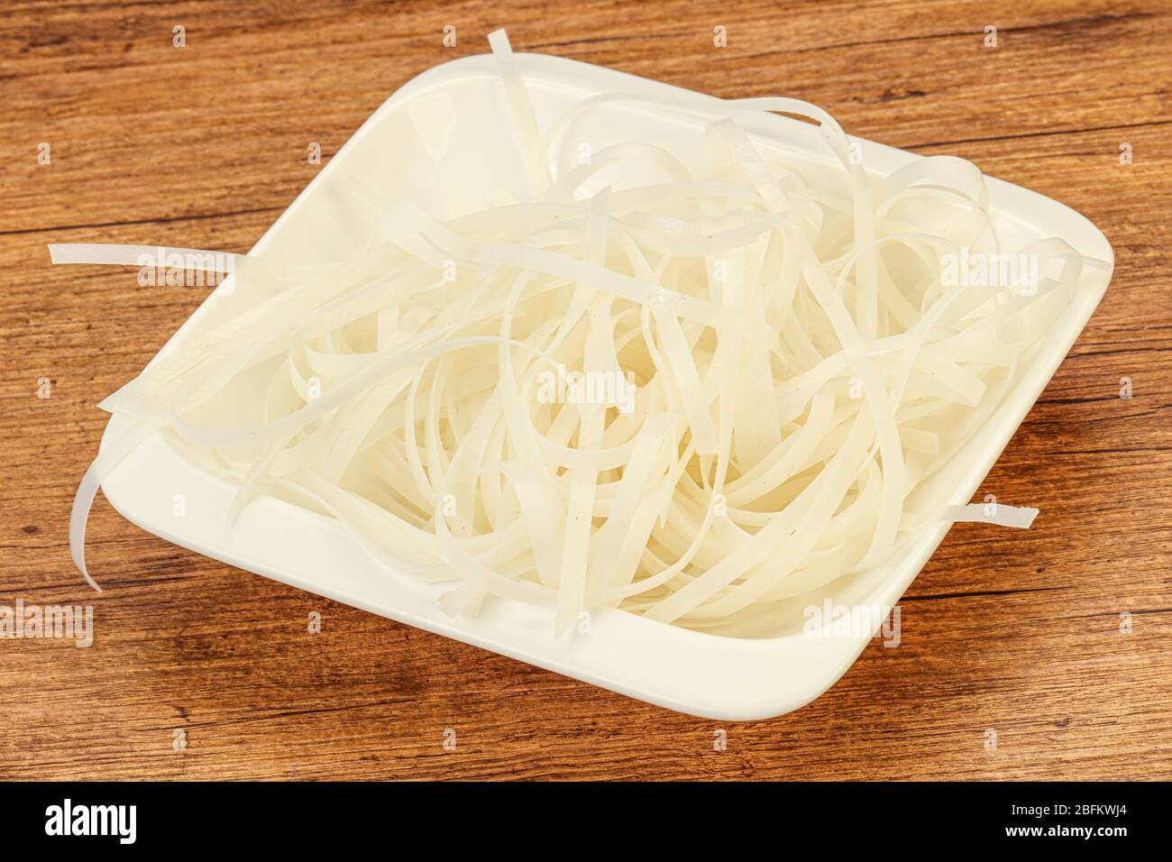 Boiled rice noodle ready for cooking Stock Photo - Alamy