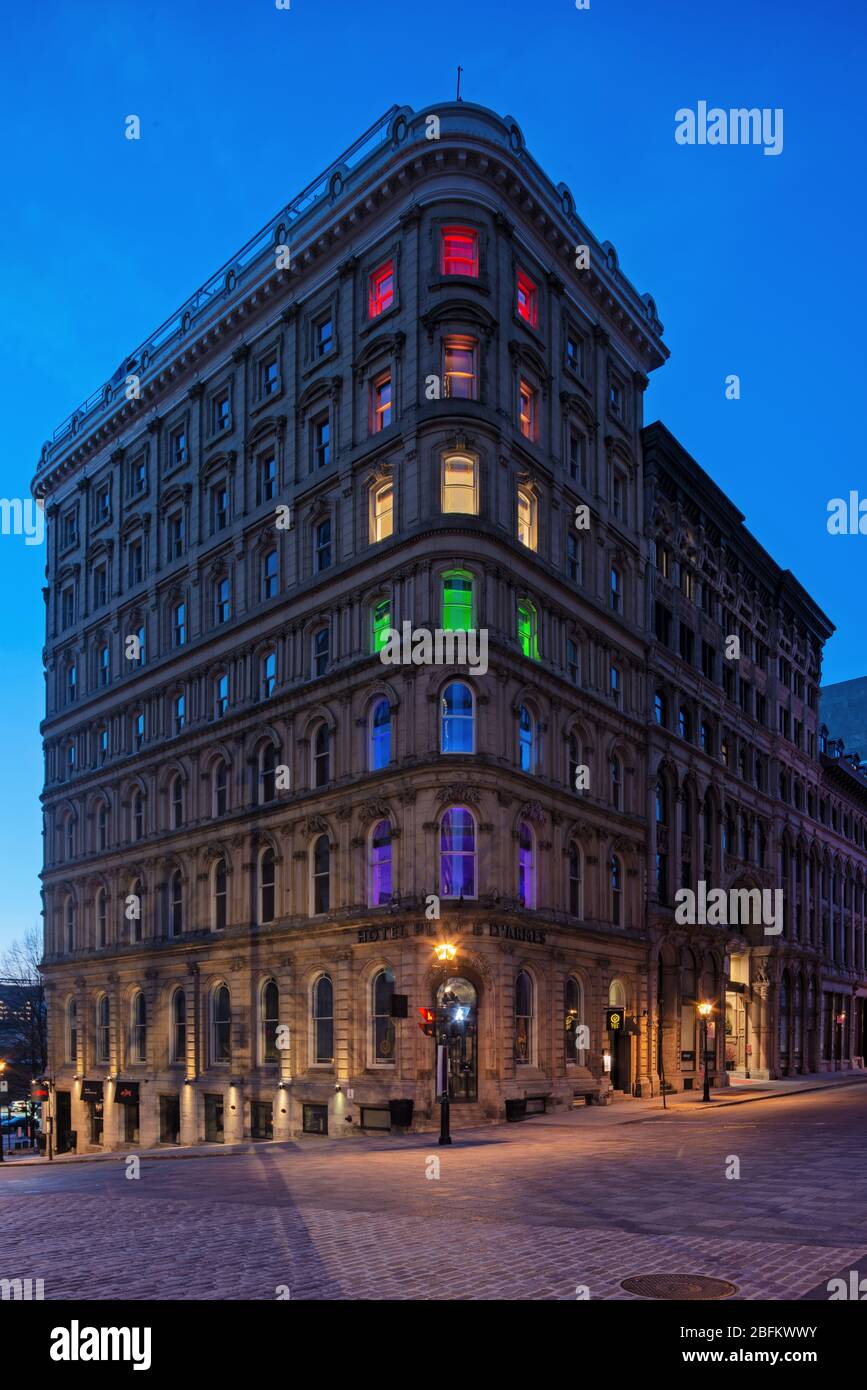 Hotel Place d'Armes with #cavabienaller rainbow colors while Montreal is under confinement Stock Photo