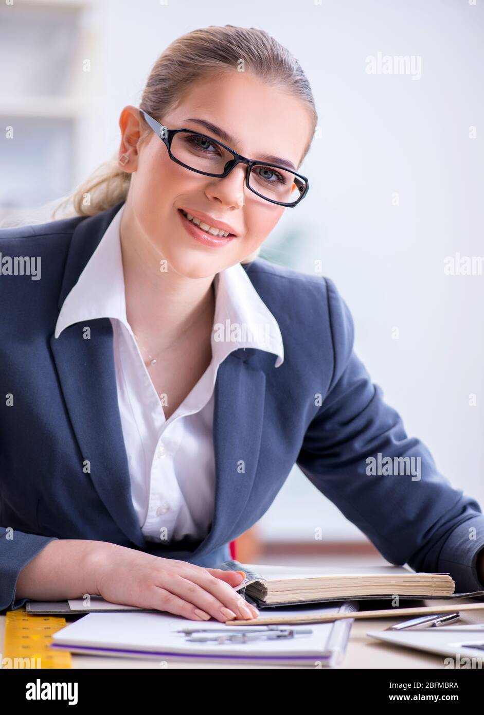 The businesswoman working at her desk in office Stock Photo - Alamy