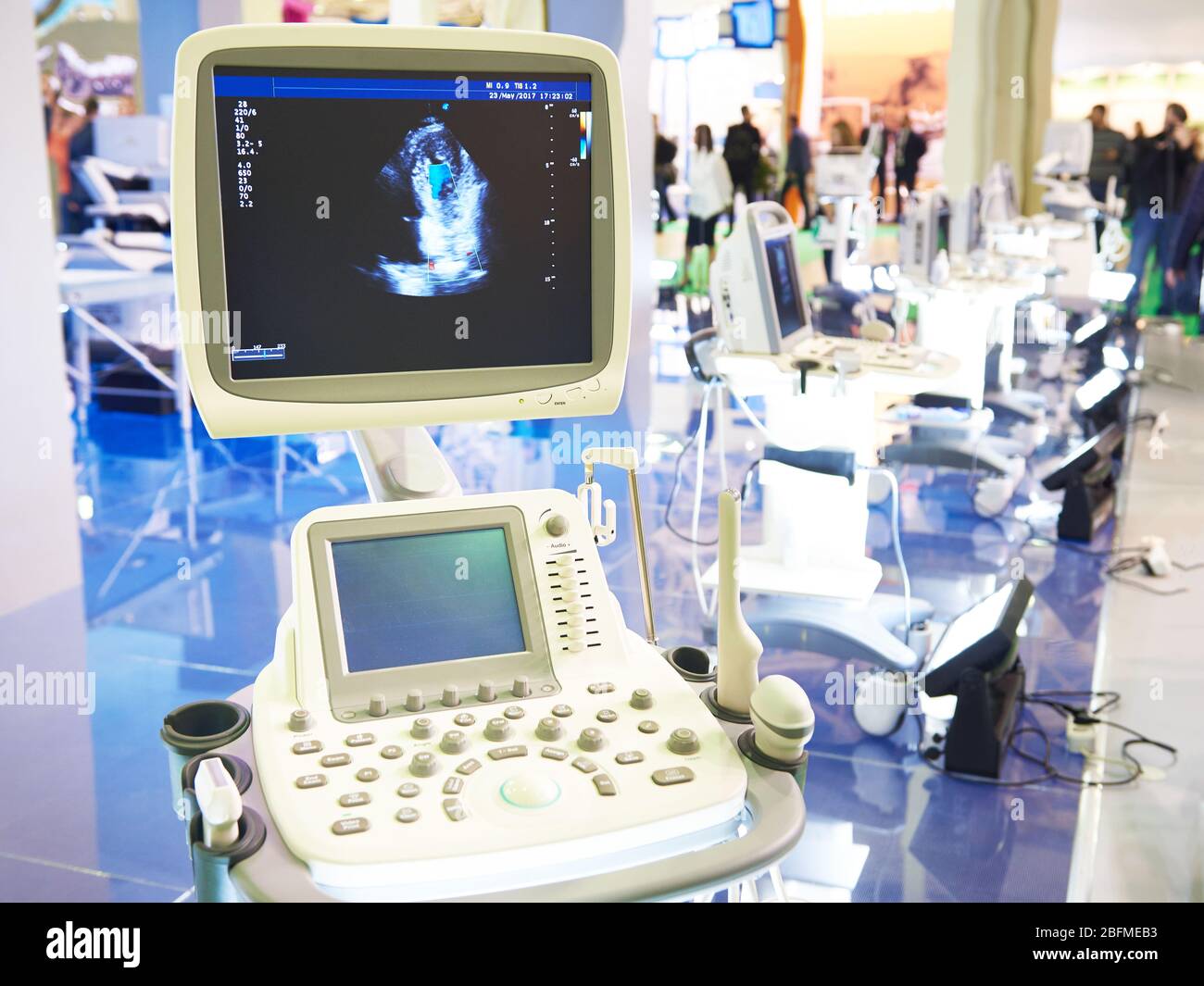 Ultrasound diagnostic tool machine hi-res stock photography and images ...