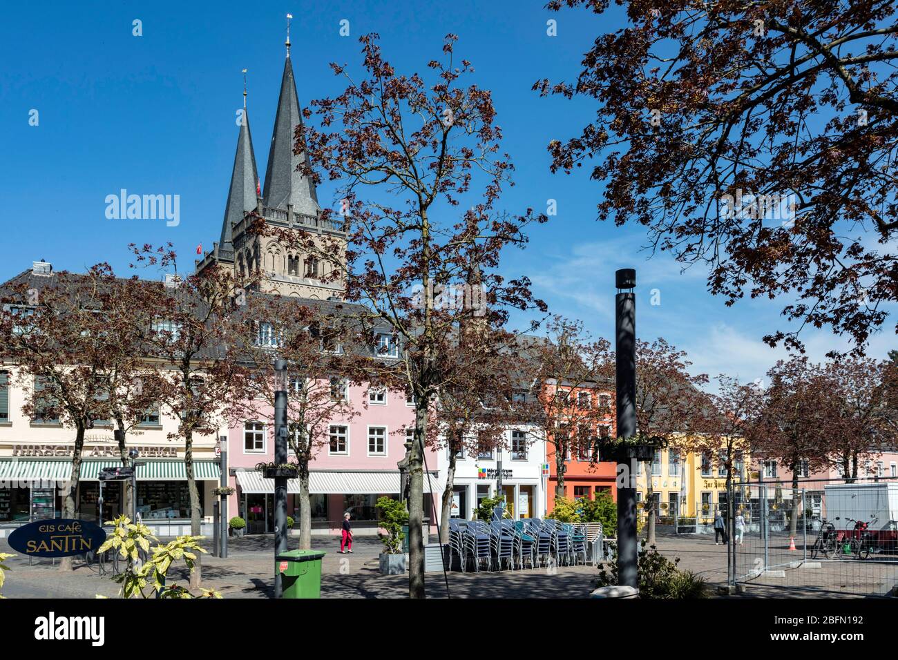 Markt Xanten with St. Viktor's Provost Church in the background Stock Photo