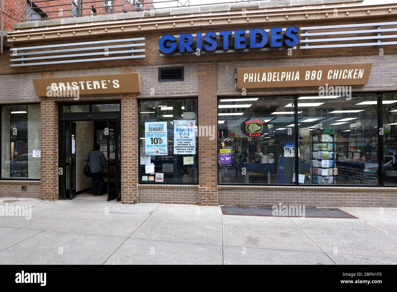 Gristedes, 25 University Place, New York, NYC storefront photo of a