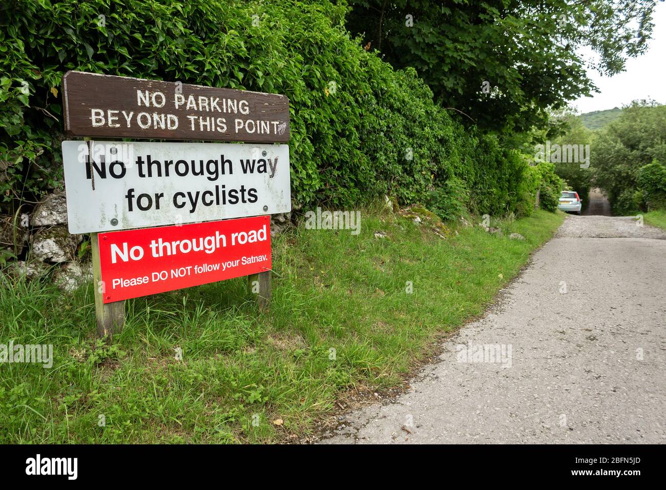 No parking sign board hi-res stock photography and images - Alamy
