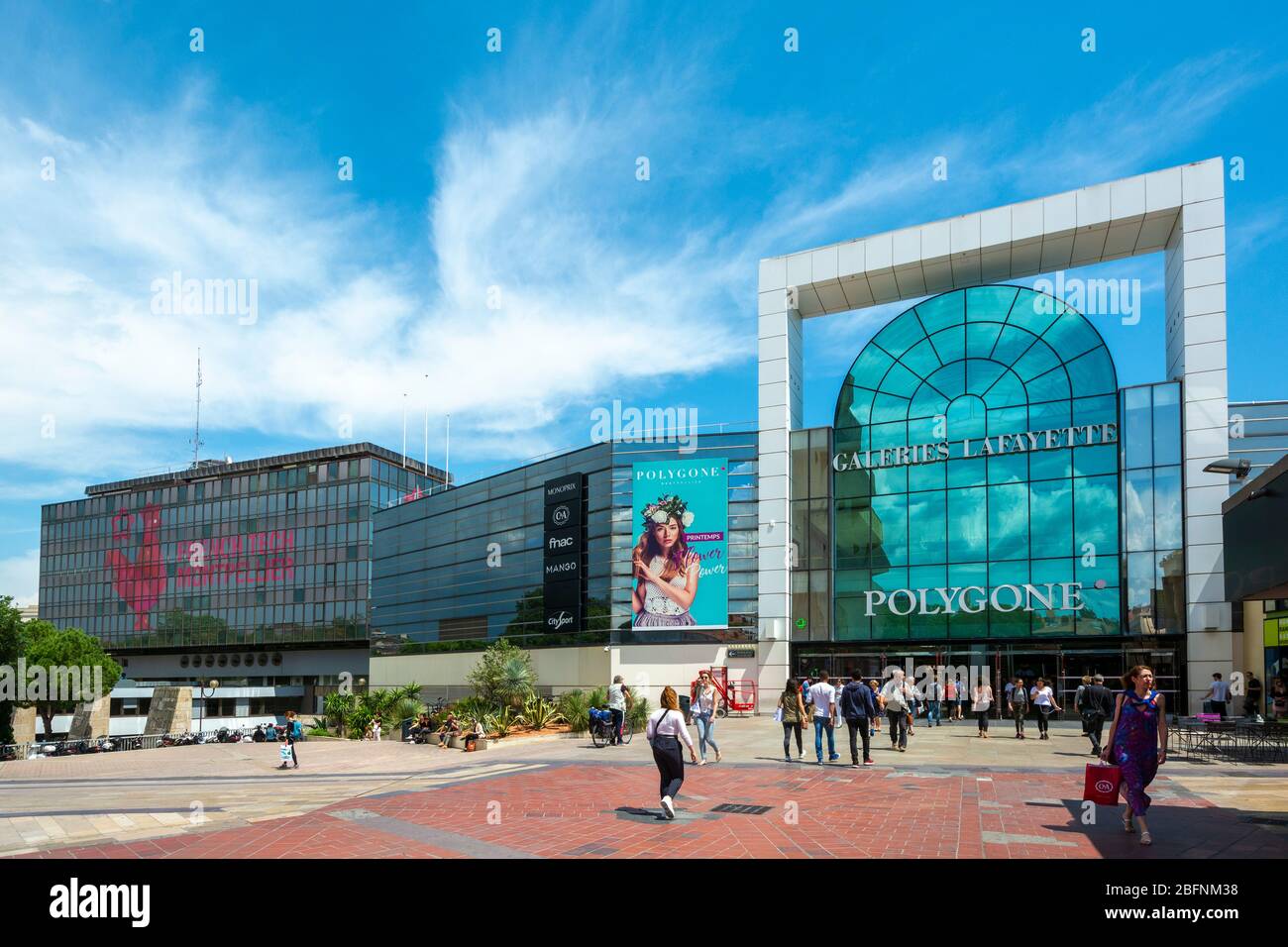 Polygone shopping center hi-res stock photography and images - Alamy