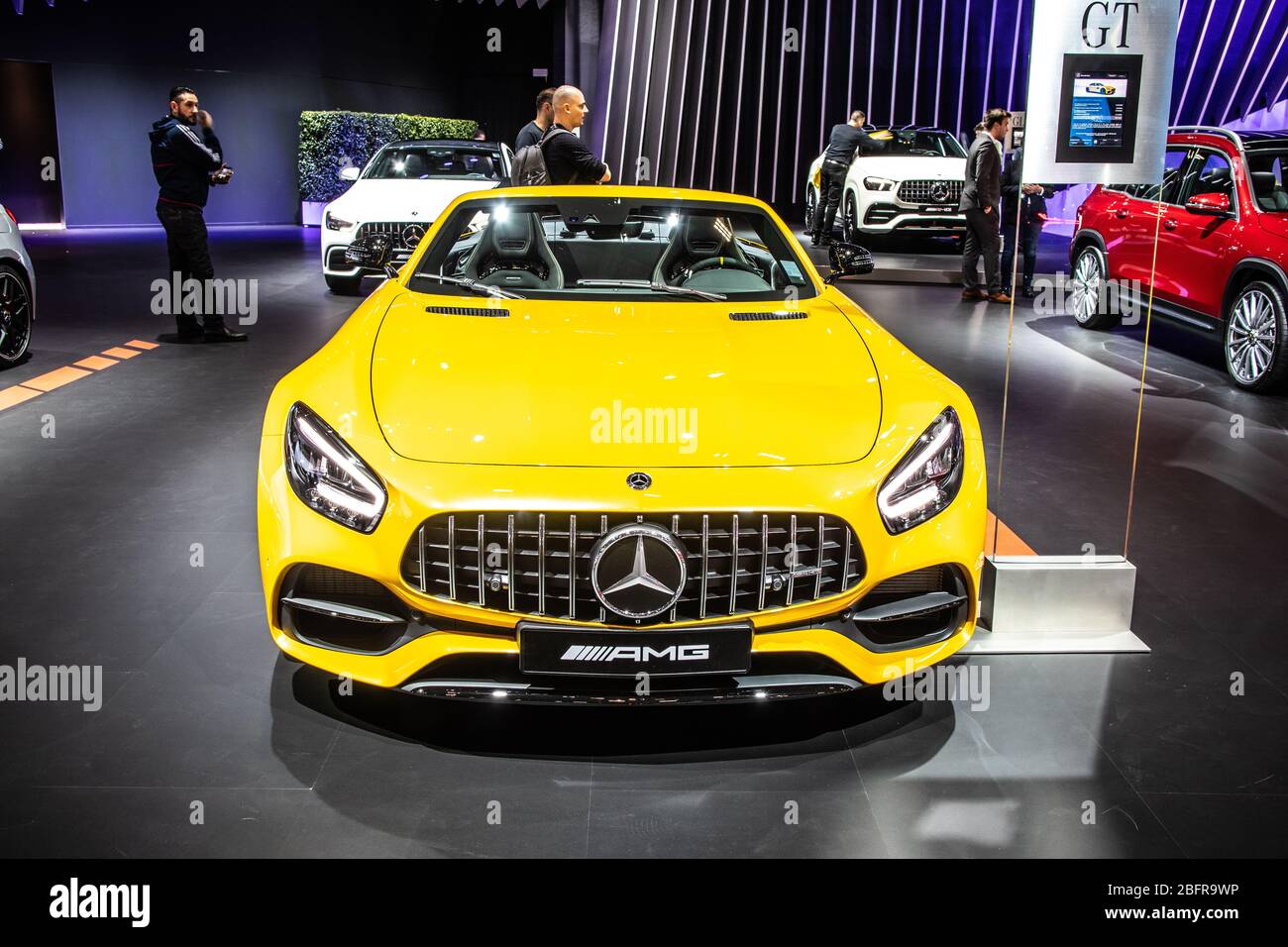 Page 3 Yellow Mercedes High Resolution Stock Photography And Images Alamy