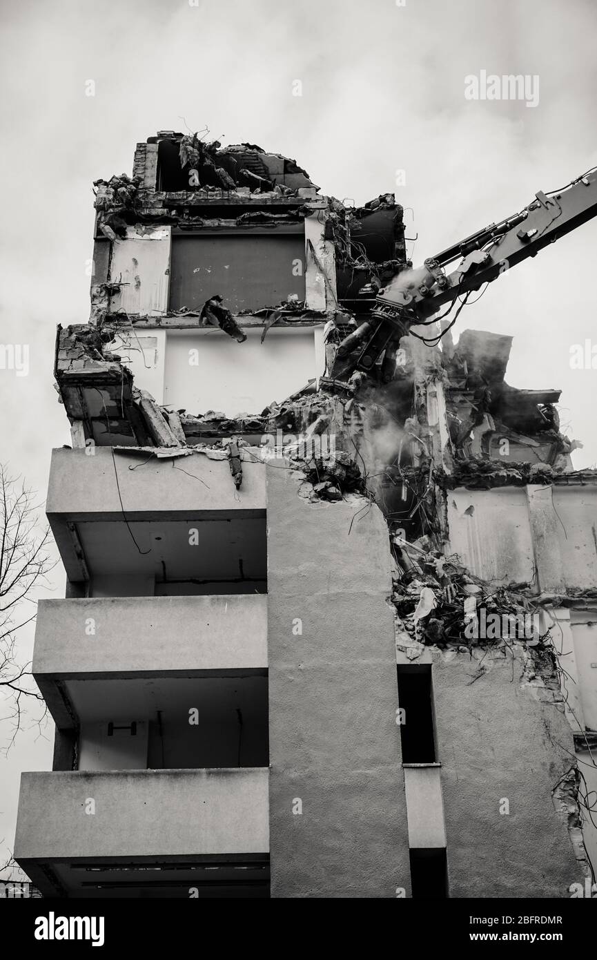 House/ Building Demolition Stock Photo - Alamy