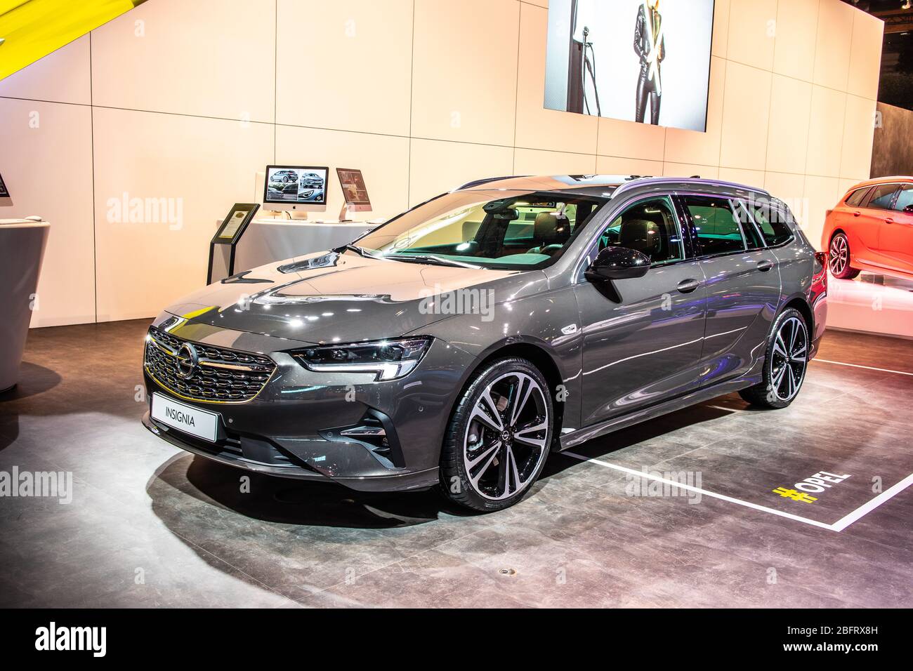 https://c8.alamy.com/comp/2BFRX8H/brussels-belgium-jan-2020-opel-insignia-sports-tourer-brussels-motor-show-2nd-gen-facelift-b-mkii-large-family-car-produced-by-opel-2BFRX8H.jpg
