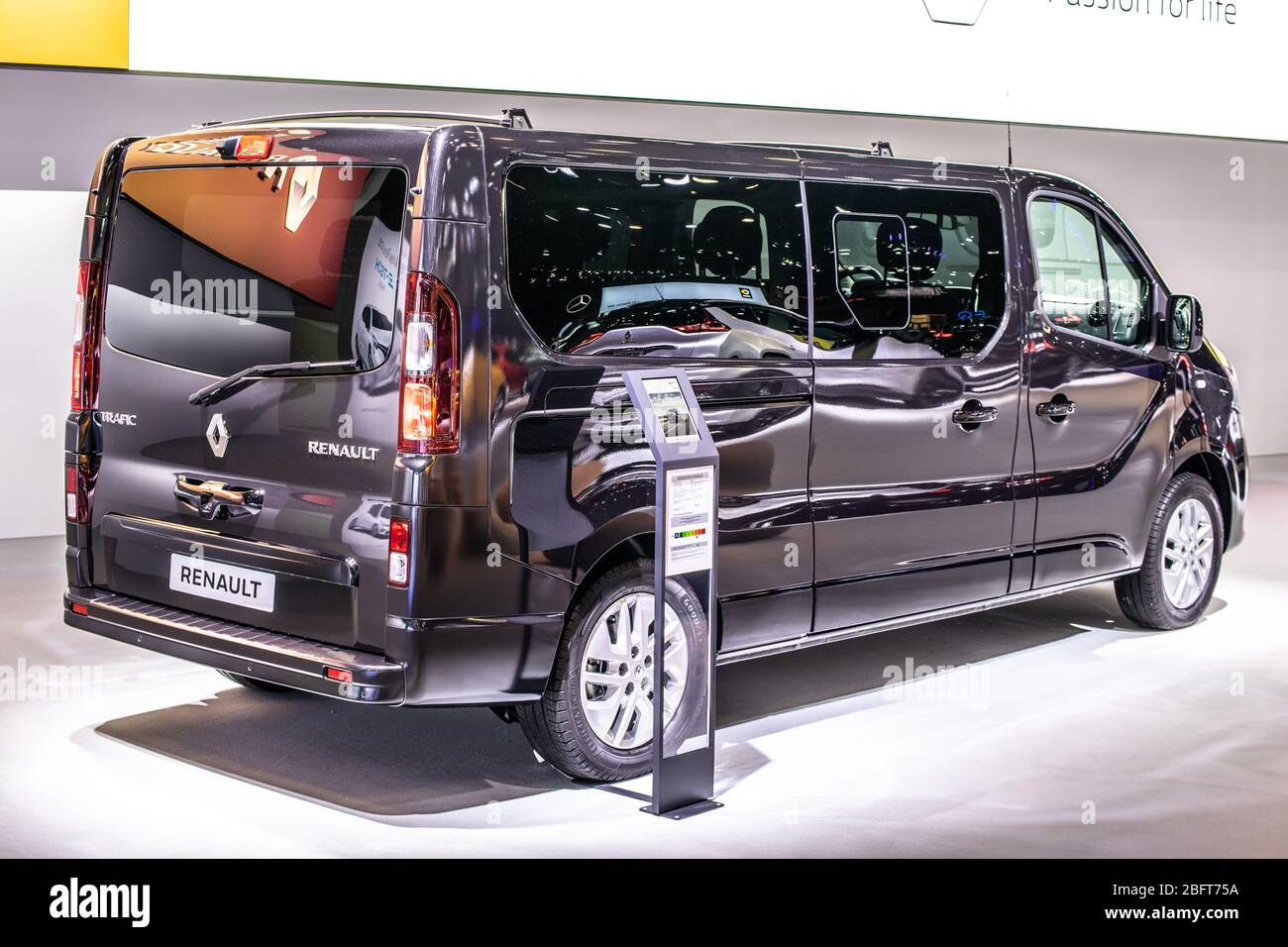 mørk Mængde penge pause Renault trafic spaceclass hi-res stock photography and images - Alamy