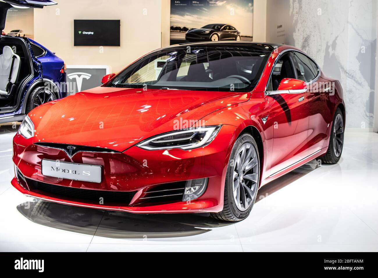 Tesla model s 2020 hi-res stock photography and images - Alamy