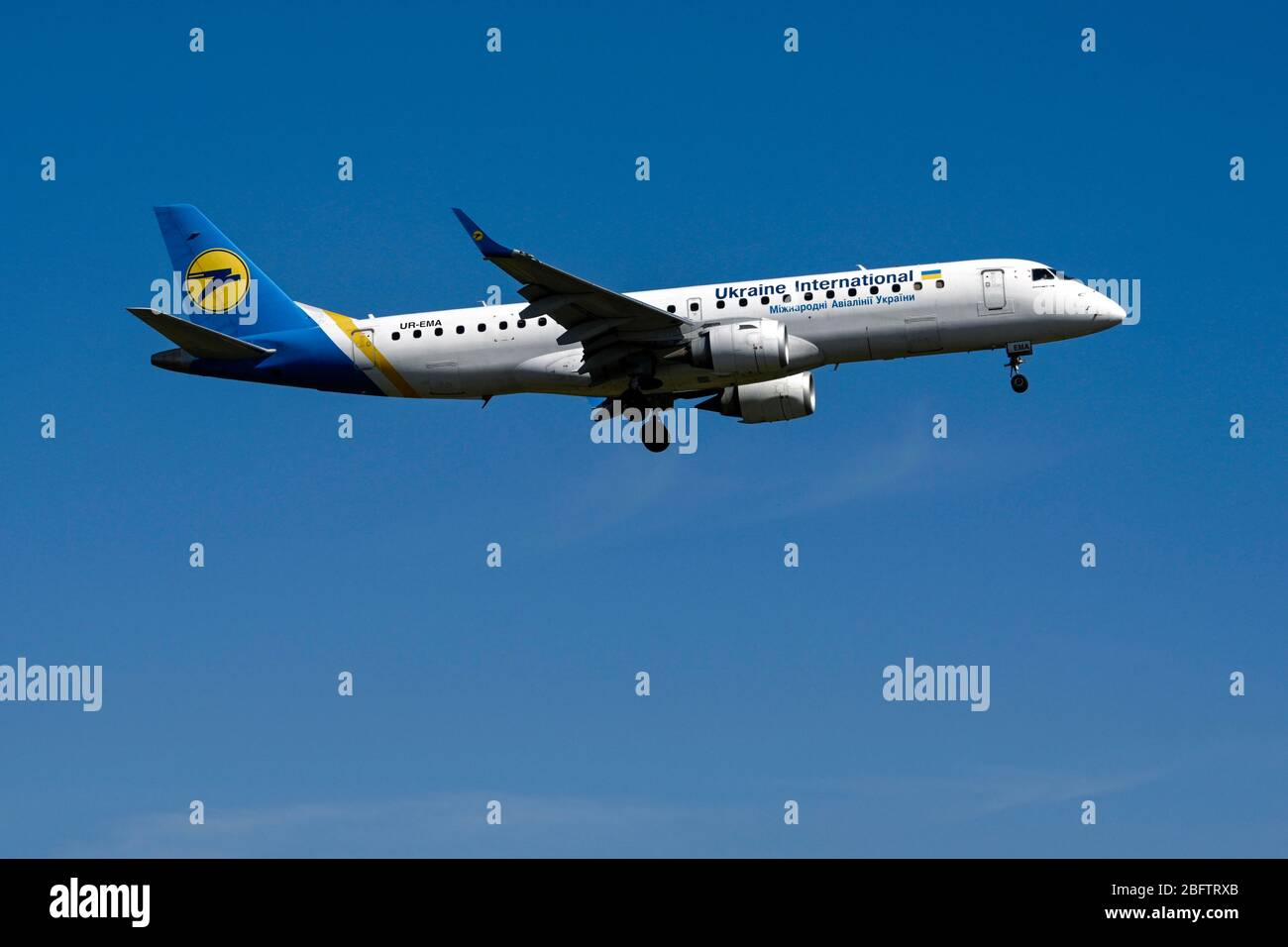 Aircraft Ukraine International Airlines, Embraer ERJ-190, UR-EMA ...