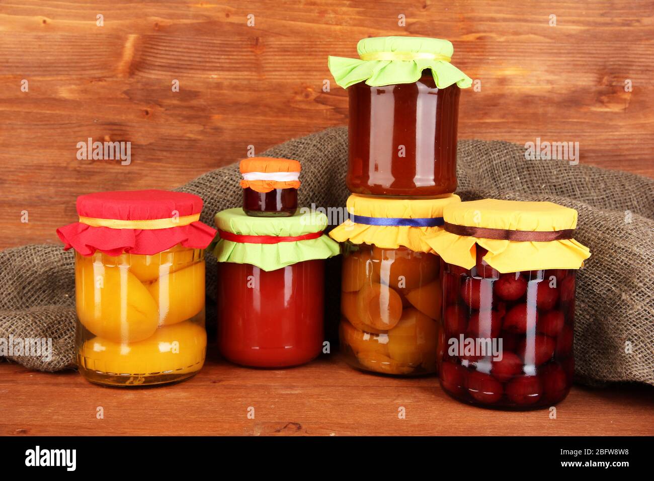 Wooden lid jam jars hi-res stock photography and images - Alamy