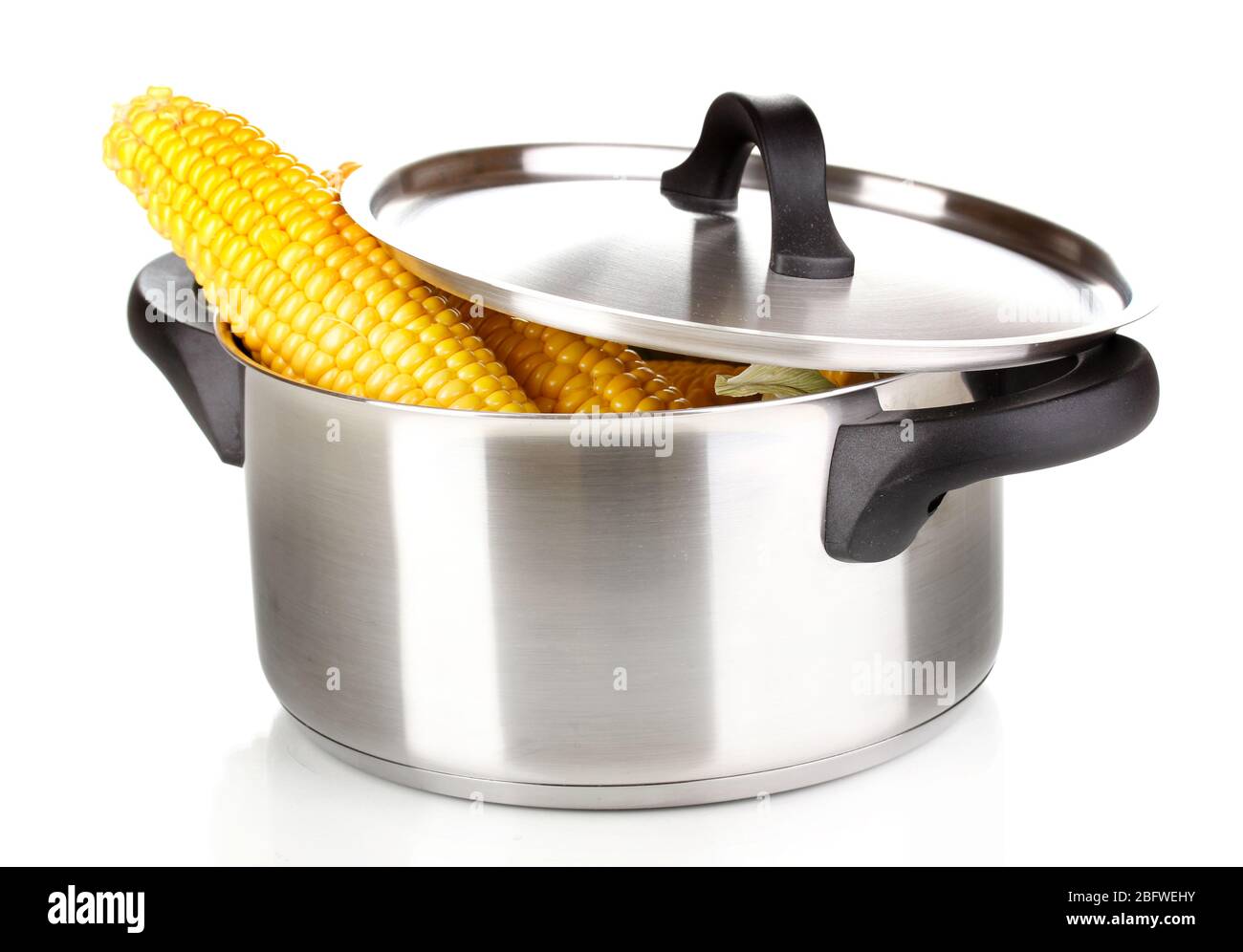 Fresh corn cobs in pot isolated on white Stock Photo - Alamy