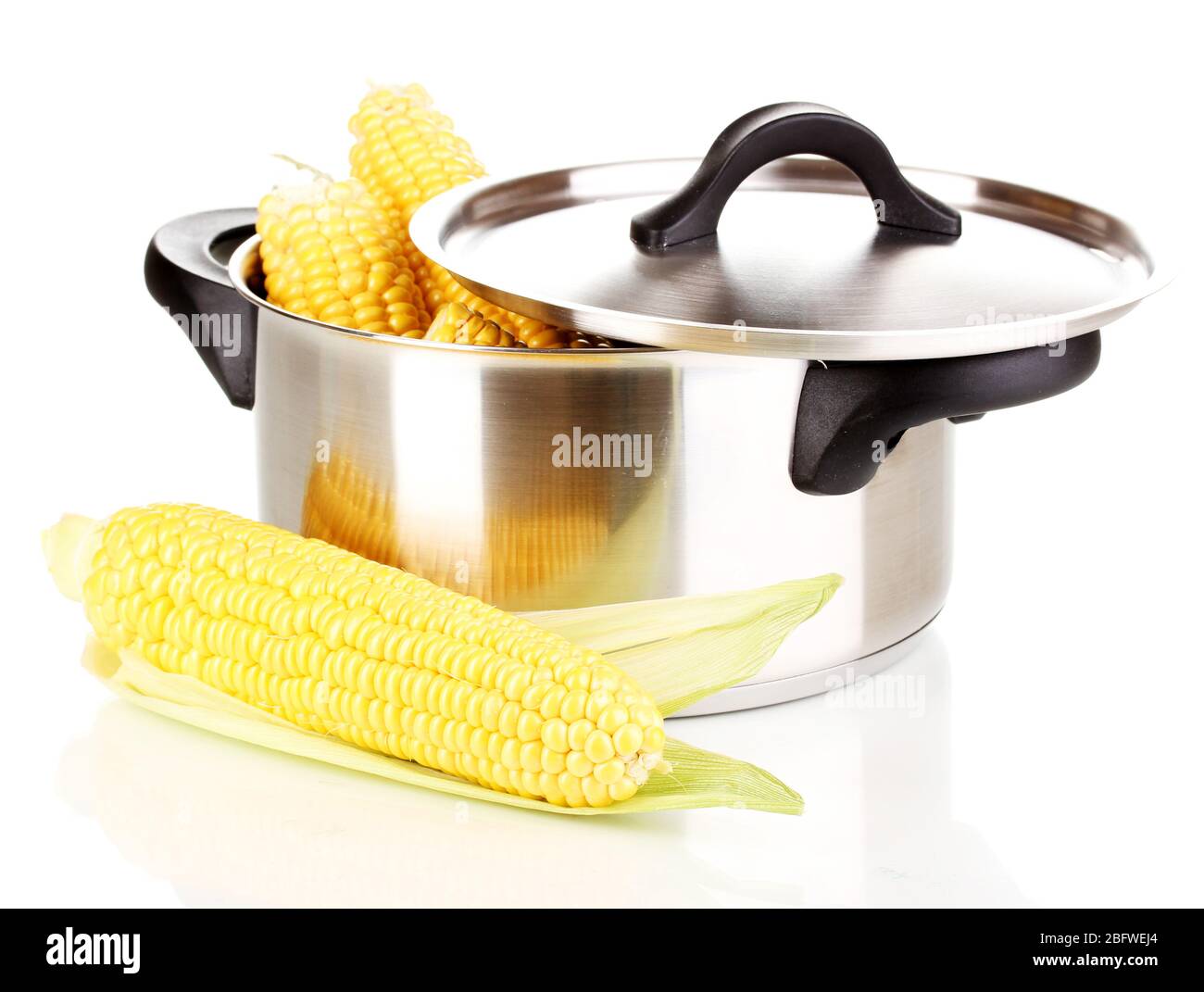 Fresh corn cobs in pot isolated on white Stock Photo - Alamy