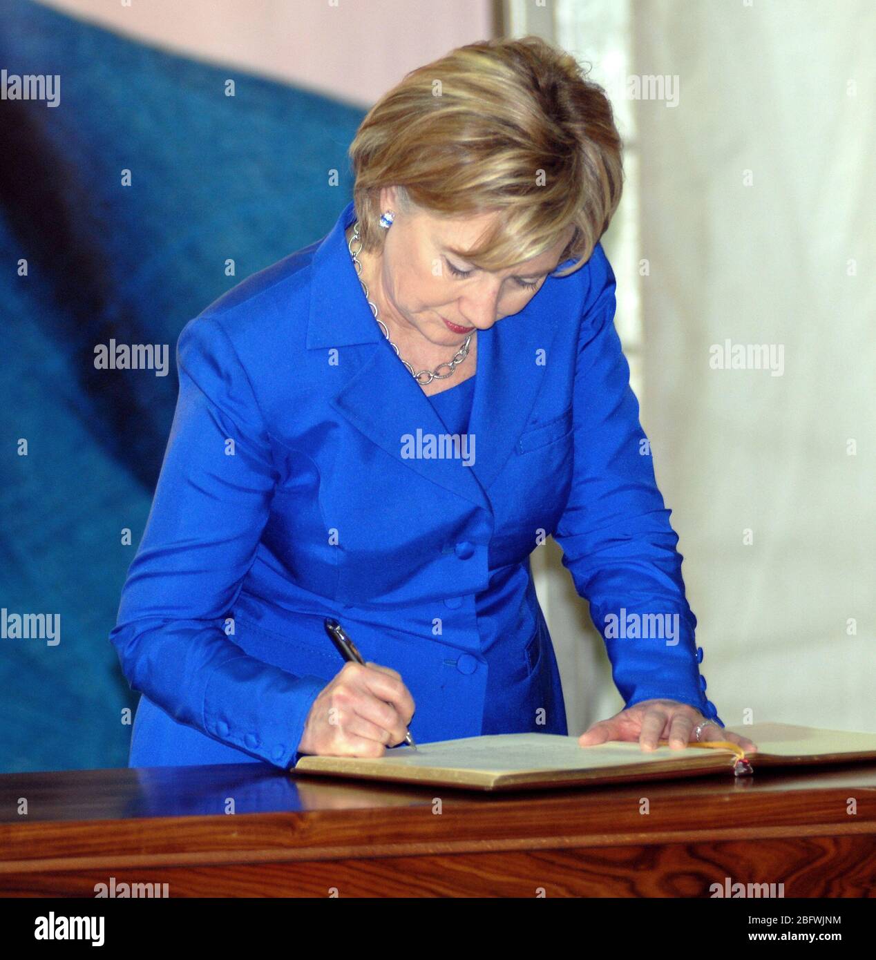 U.S. Secretary of State Hillary Rodham Clinton signs condolence book at the gravesite of former Lebanese Prime Minister Rafic Hariri in Beirut, Lebanon Stock Photo