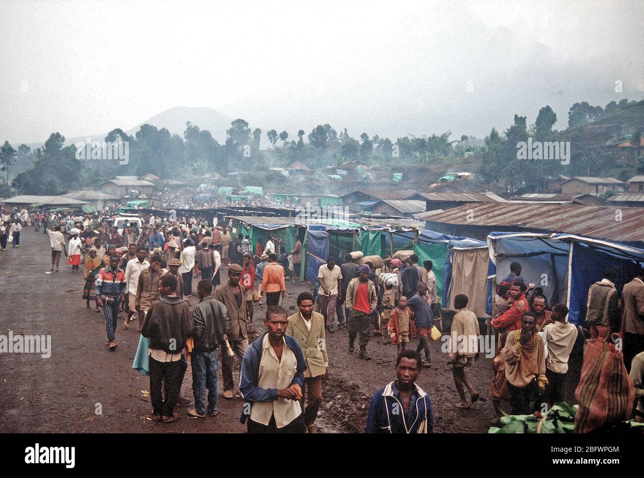 1994 Zaire - A view of the Kibumba refugee camp showing makeshift houses and some of the estimated 1.2 million Rwandan refugees fled to Zaire after a civil war erupted in their country. Stock Photo