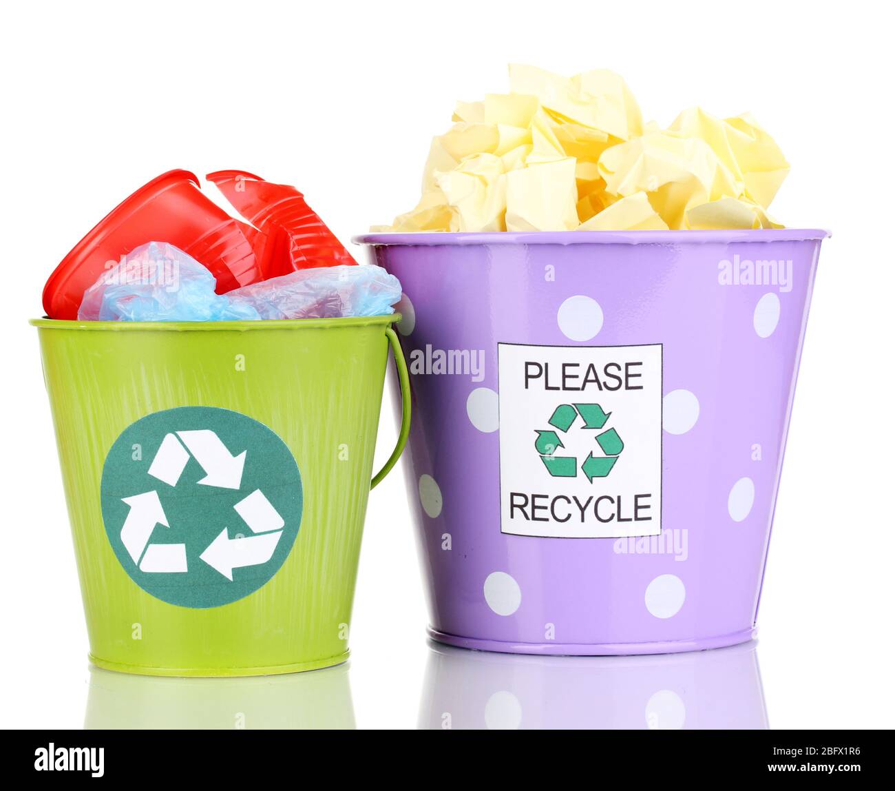 Two arrow metal recycling hi-res stock photography and images - Alamy