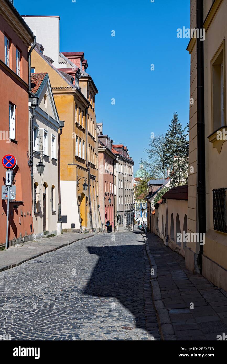 Road outside old town city hi-res stock photography and images - Alamy