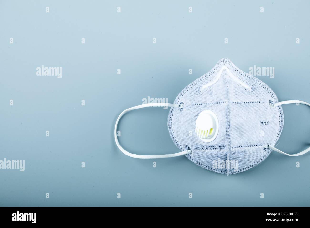 Blue medical face mask hi-res stock photography and images - Alamy