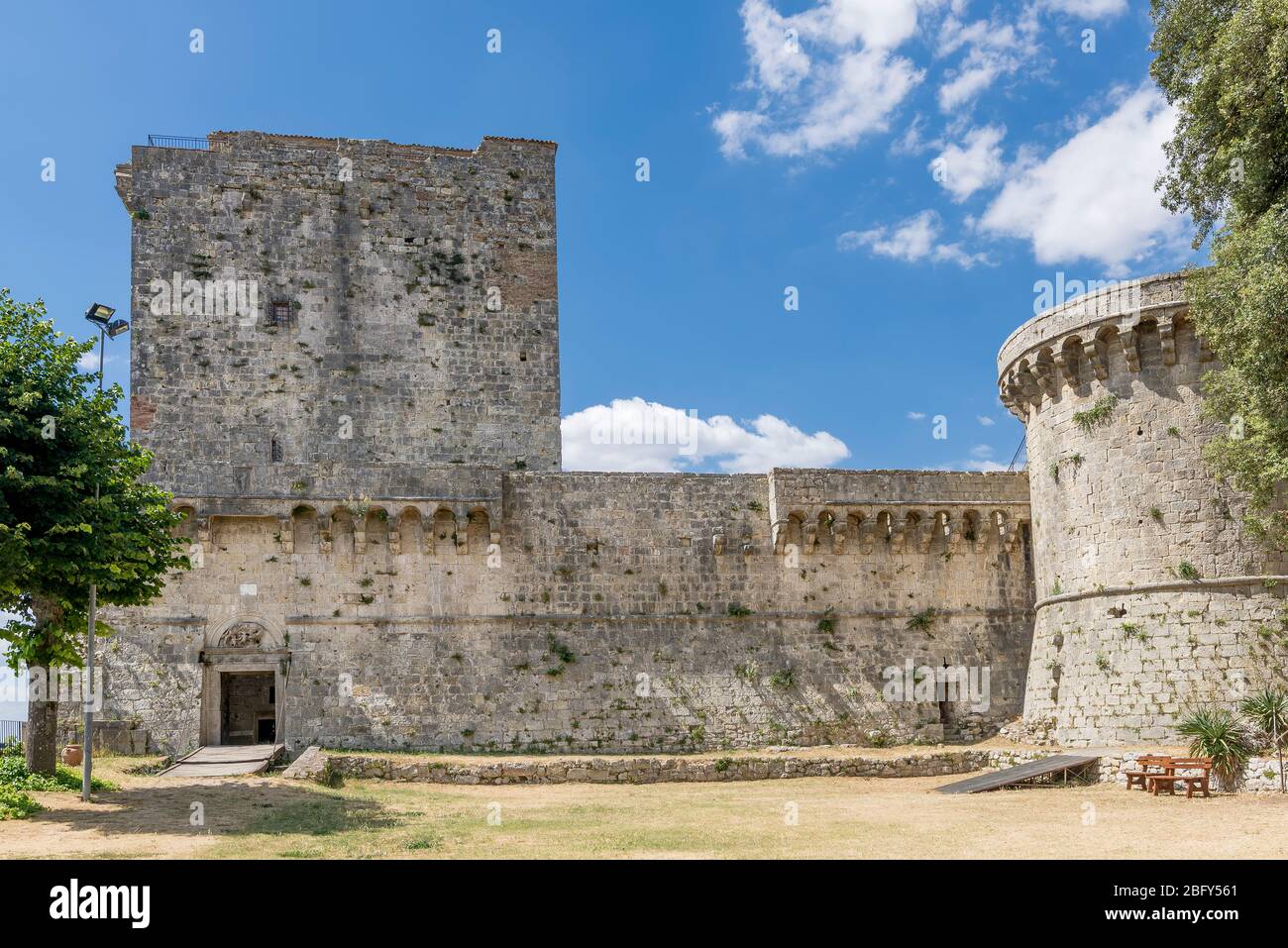Castello di sarteano hi-res stock photography and images - Alamy