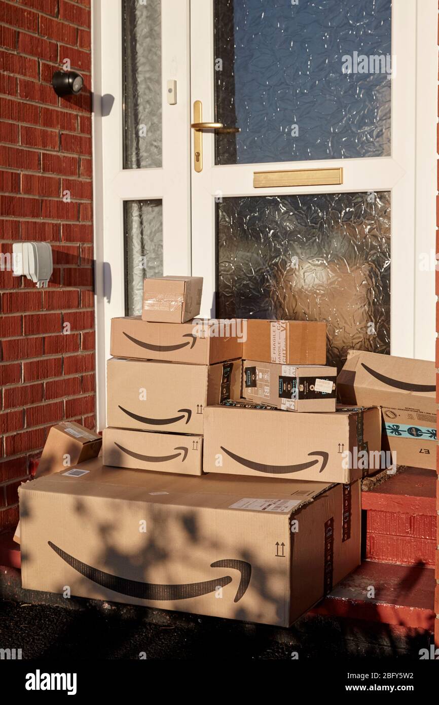 Package Delivery On Doorstep During Covid19 Lockdown Stock Photo - Download  Image Now - iStock