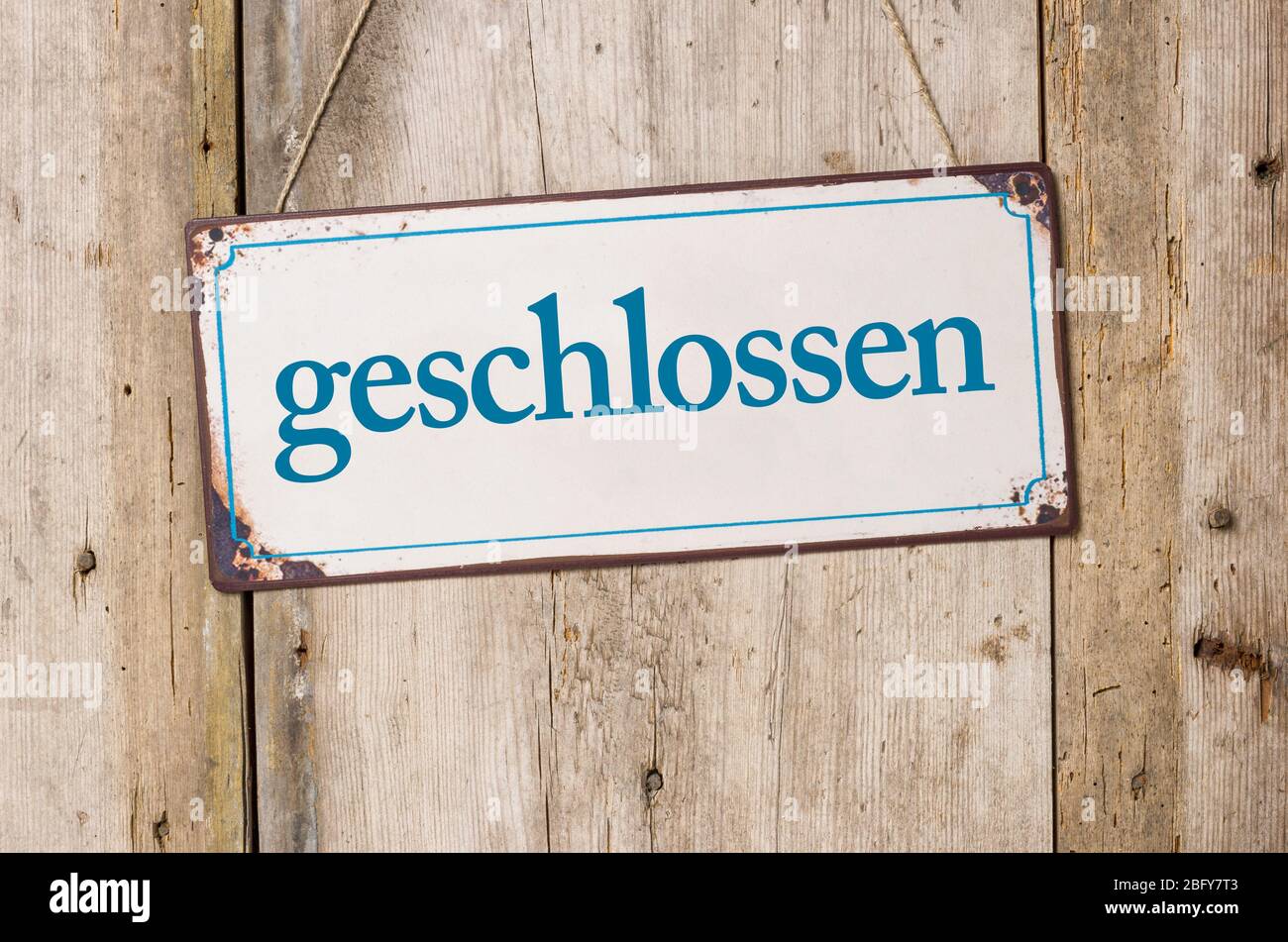 Closed sign in german geschlossen hi res stock photography and