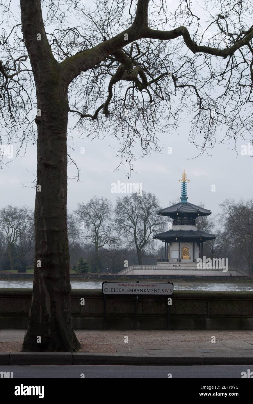 The London Peace Pagoda, Battersea Park, Carriage Drive North, Battersea, London SW11 4NJ Stock Photo