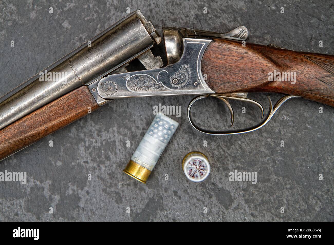 vintage hunt rifle Stock Photo Alamy