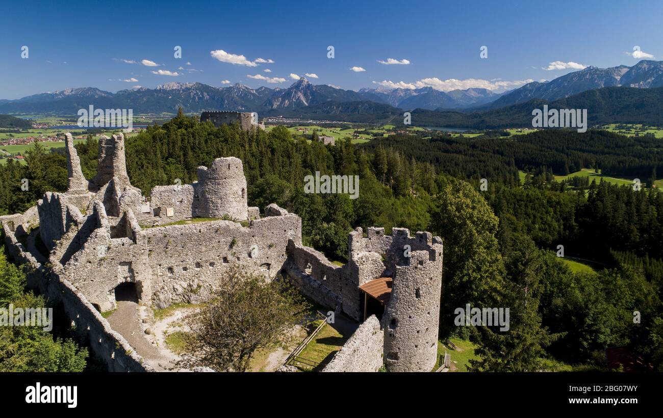 View over the castle ruins Hohenfreyberg and Eisenberg to the east, in the background in the middle of the Säuling (2047 m), right of the Weißensee ne Stock Photo