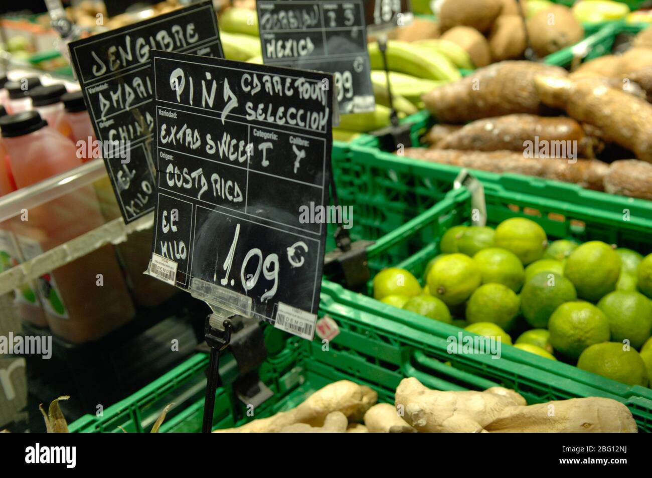 Price board,fruit and vegetable section Stock Photo Alamy