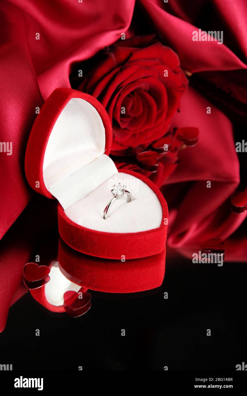Ring objects box rose flower hires stock photography and images Alamy