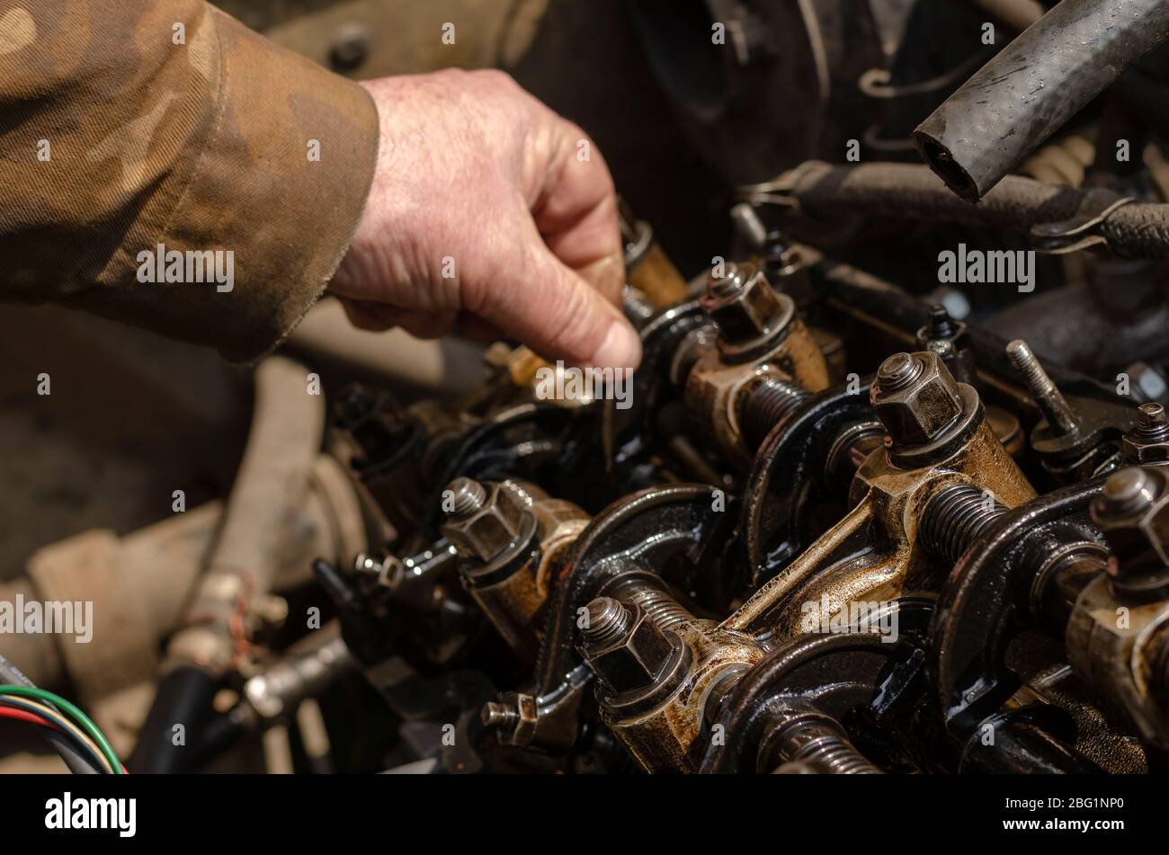 Checking the thermal clearances of the intake valves of the gasoline