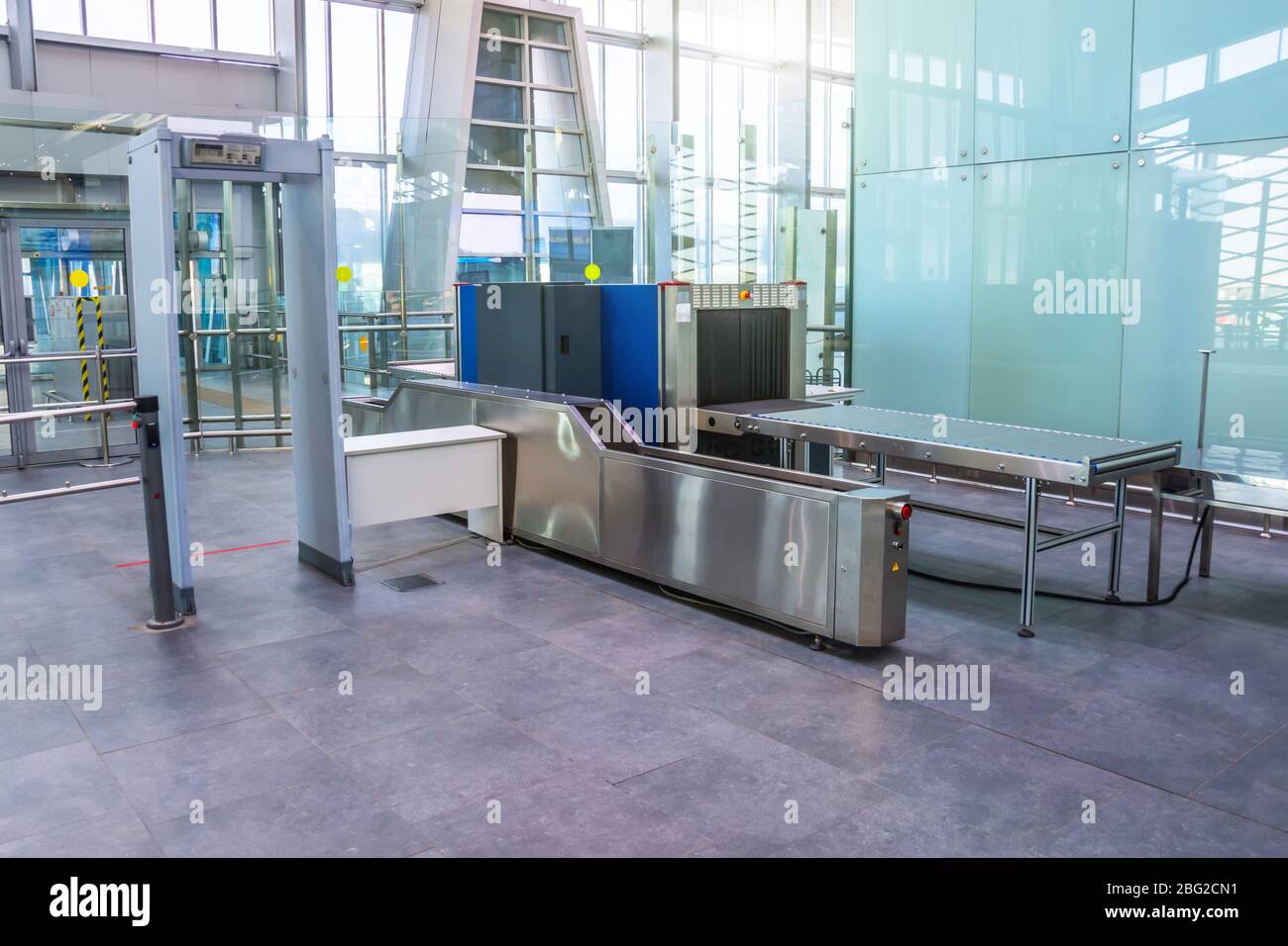 Xray machine for screening passenger luggage with frame metal detector