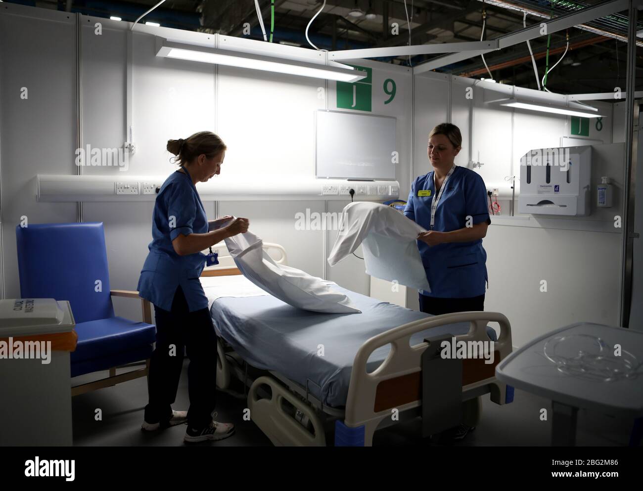 Nhs nurses hospital hi-res stock photography and images - Alamy