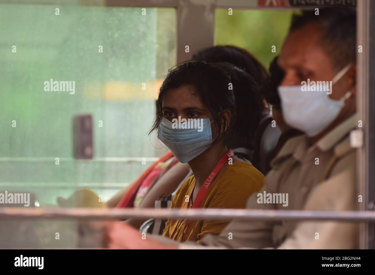 Prayagraj, Uttar Pradesh, India. 20th Apr, 2020. Prayagraj: Stranded Students get out of a bus arranged by the Uttar Pradesh government to drive them from Kota in Rajasthan state during a nationwide lockdown imposed as a preventive measure against the COVID-19 coronavirus, in Prayagraj on Monday, April 20, 2020. Credit: Prabhat Kumar Verma/ZUMA Wire/Alamy Live News Stock Photo