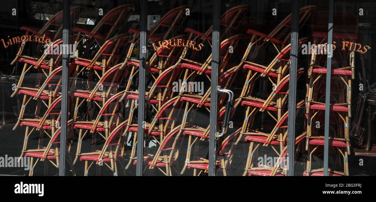 CAFE TEMPORARILY CLOSED IN PARIS Stock Photo - Alamy
