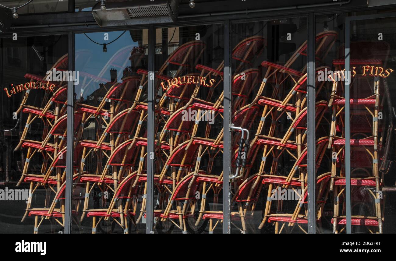 CAFE TEMPORARILY CLOSED IN PARIS Stock Photo - Alamy