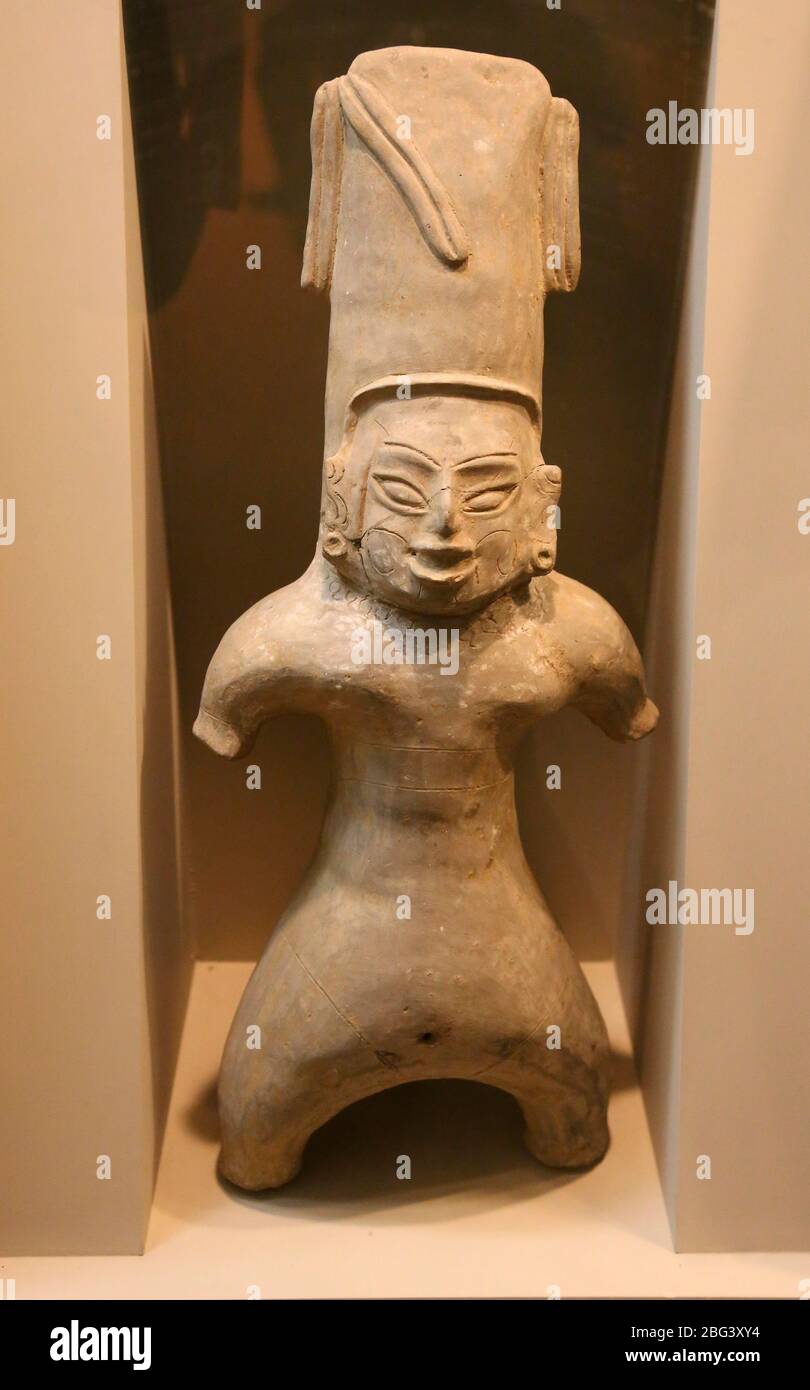 Pre-Columbian era. Oaxaca, Mexico. Human figure. Probably Period I. Pre-Colombian era. American museum of Natural History. Ny Stock Photo