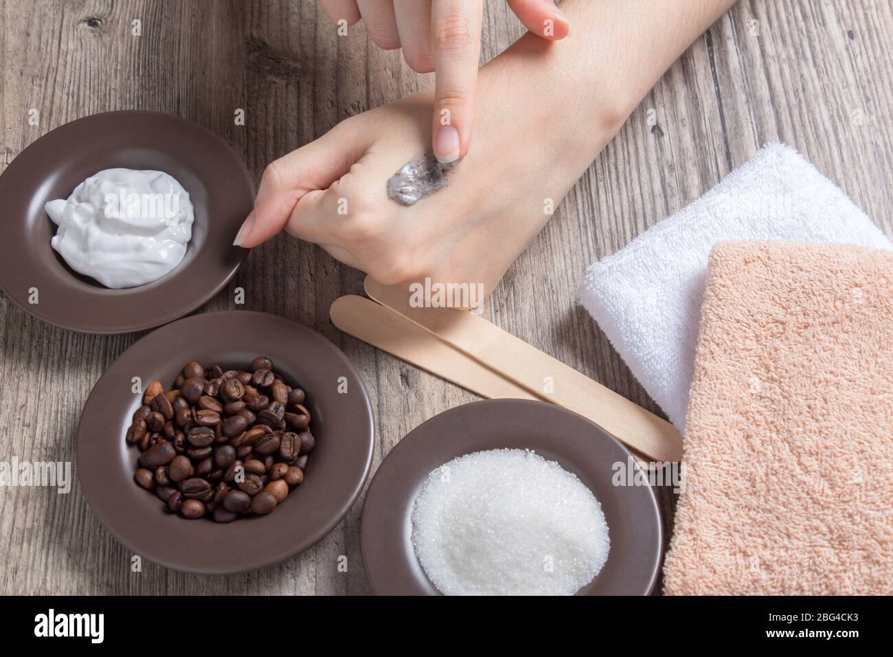 Woman body scrub coffee hi-res stock photography and images - Alamy
